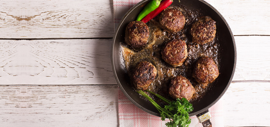 Meatballs with yogurt dressing