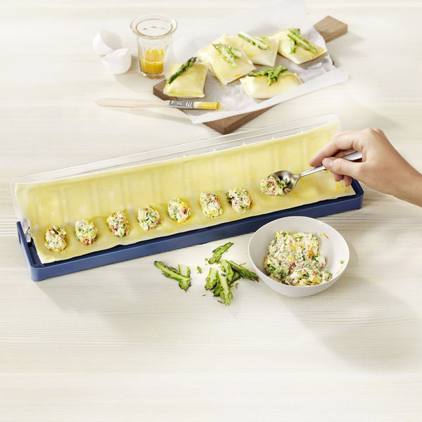 Εργαλείο παρασκευής για γεμιστά πιτάκια Betty Bossi 