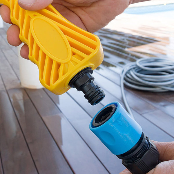 Πιστόλι νερού πίεσης 8 σε 1 με δοχείο InnovaGoods 