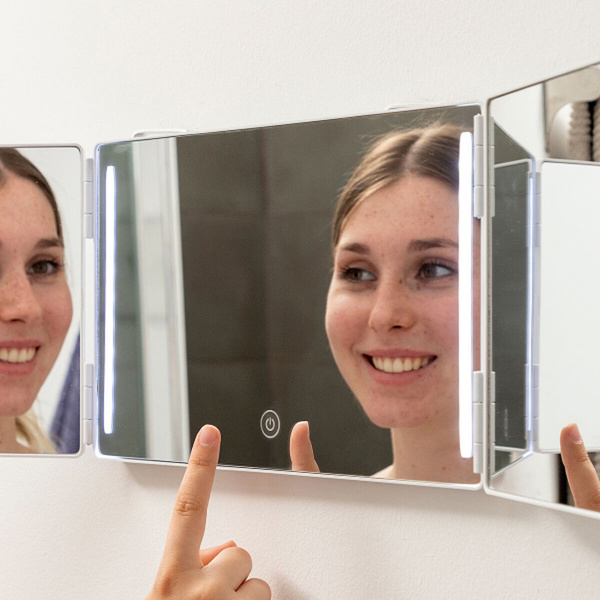 Bathroom mirror with LED light and 360 vision Selfkut InnovaGoods 
