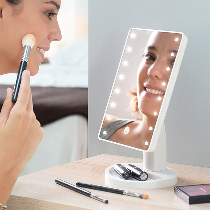 InnovaGoods LED tabletop mirror